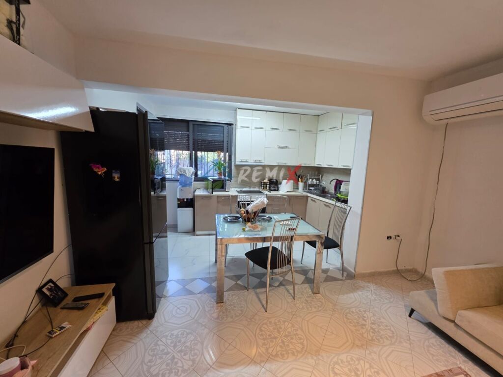 SHITET APARTAMENT 2+1 ME TOKË PRIVATE! 🌿