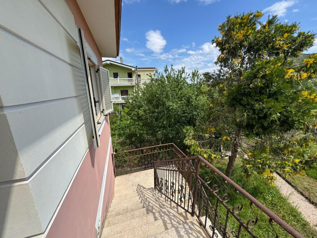 -Villa for sale, Peze Helmes