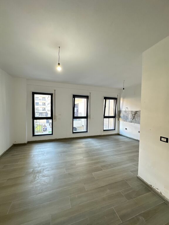 Apartament 1+1 me Qira në Bulevardin e Ri, Kompleksi Ndregjoni