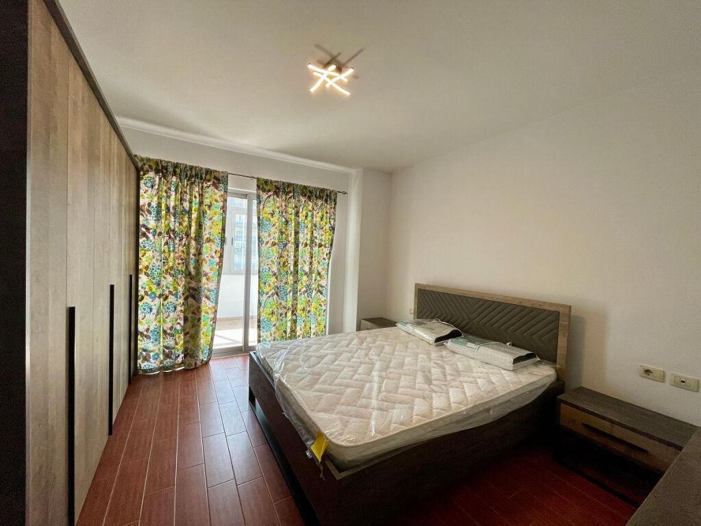 Affittasi appartamento 2+1 Centro "Kristal" (60.000 lek/mese), Comune di Parigi
