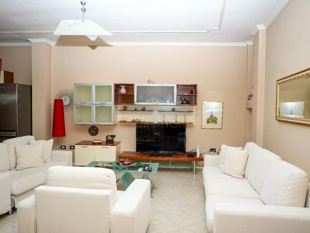 Affitto, Appartamento 3+1+2, Via Bardhok Biba, Centro, Tirana