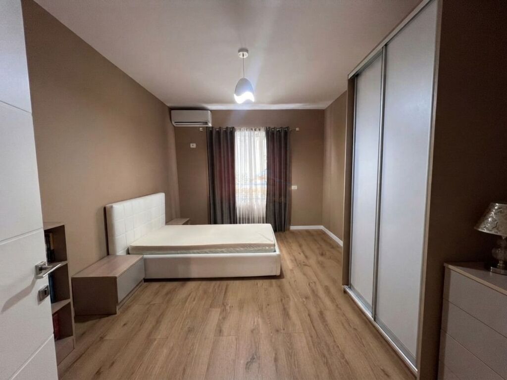 Affitto, Appartamento 2+1+2+Posto Auto, Giardino Botanico, Tirana