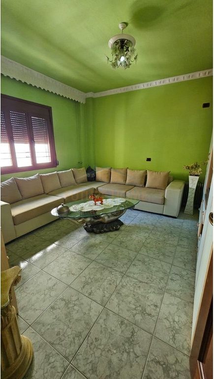 Shitet, Apartament 3+1+2, Ish urt, Durres