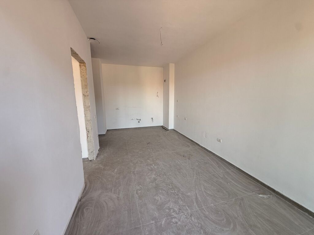 SHITET APARTAMENT 1+1 PRANË ISH-PARKUT !