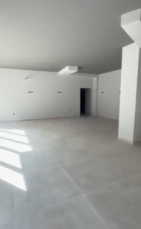 UFFICIO IN AFFITTO 275 M2 LAGO ASCIUTTO  215.000 LEKE