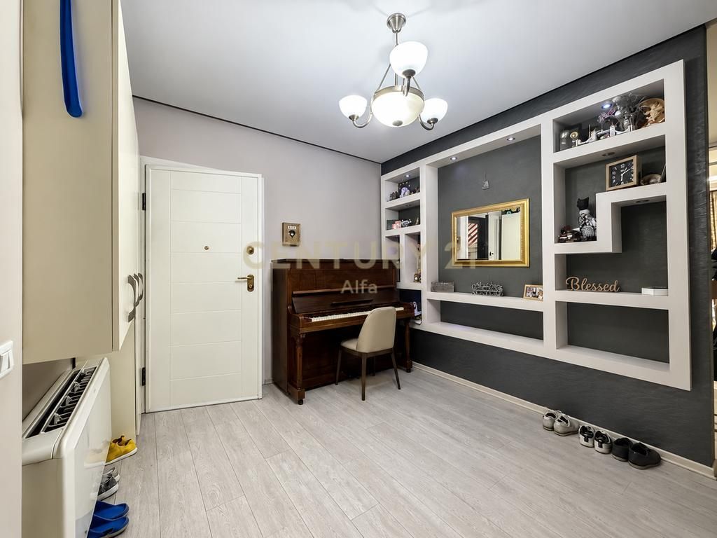 Shitet Apartament 4+1+2 në Fresk – Arredim Modern
