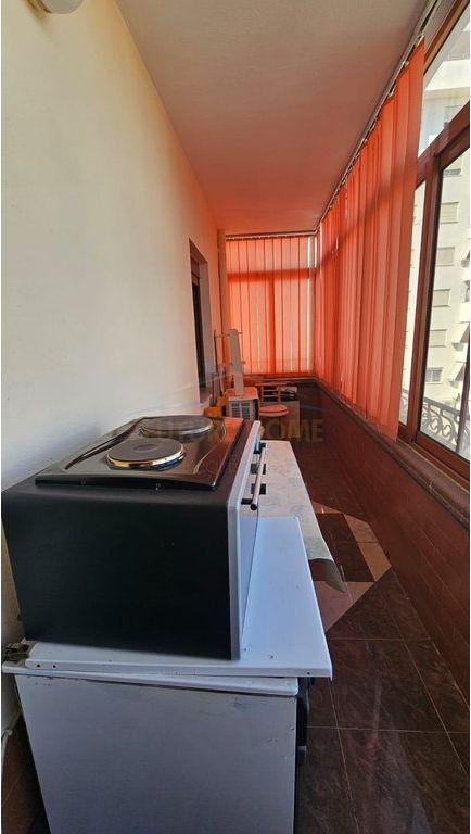 Shitet, Apartament 3+1+2, Ish urt, Durres