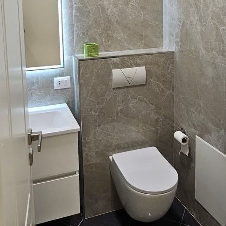 🏡 JEPET ME QIRA – APARTAMENT 3+1+3 + PARKIM
