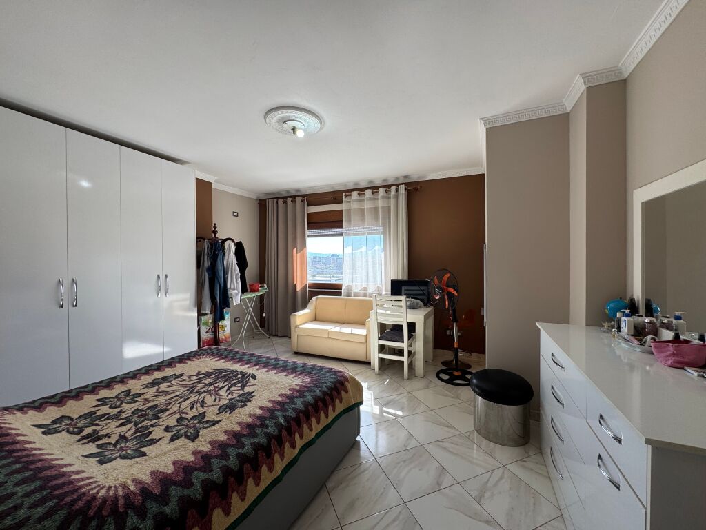 AFFITTASI APPARTAMENTO 2+1+2 VICINO A SQUARE 21 !