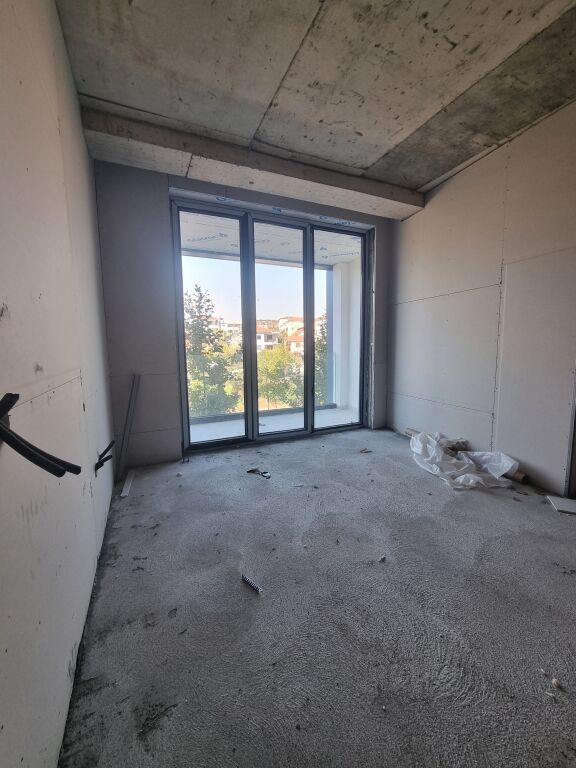 Shitet Apartament 1+1  ne Ali Dem prane Spitalit Continental   Kati 1 banim   Sip: neto 65 89 m² Sip: 75.18 m²  Perfundimi brenda 1 viti Çmimi 136.000 euro i pa diskutueshëm