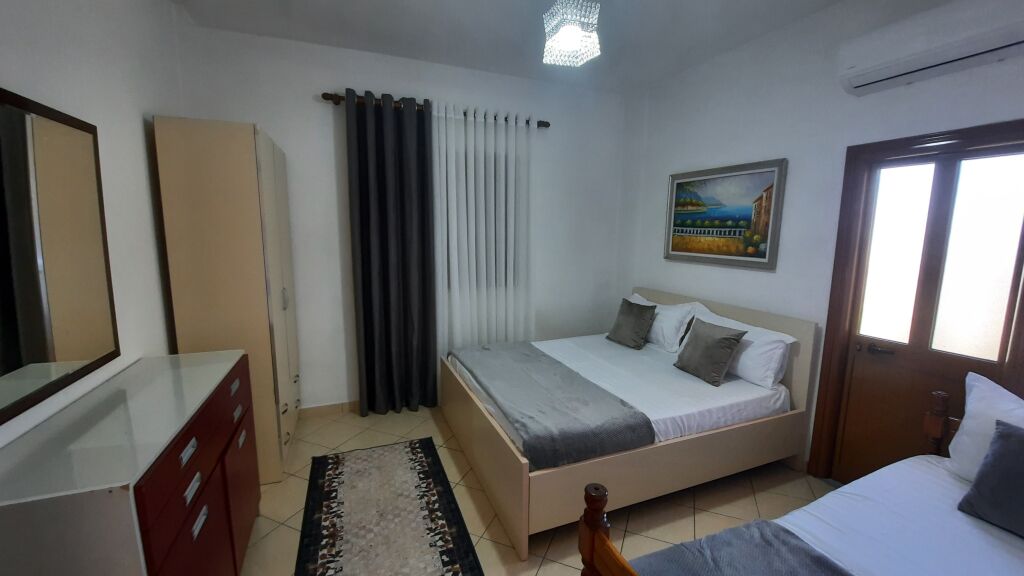 Apartament me Qera, Tirane