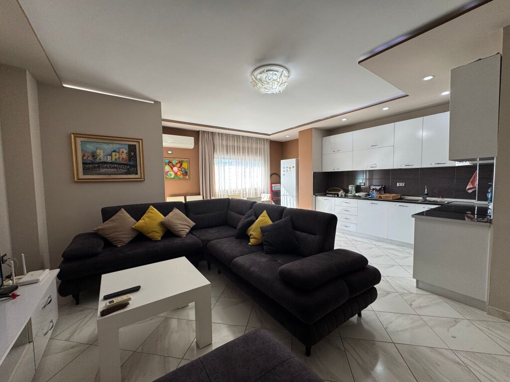 AFFITTASI APPARTAMENTO 2+1+2 VICINO A SQUARE 21 !