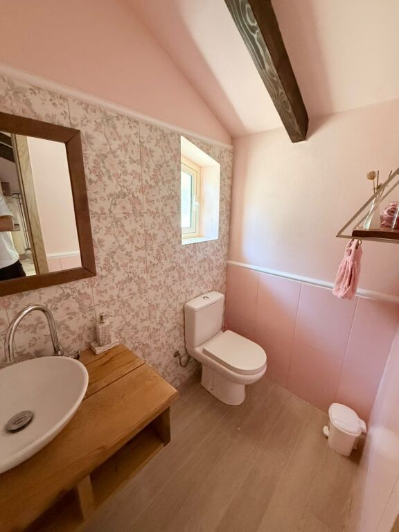 🏡 VILË ME QIRA – PETRELË