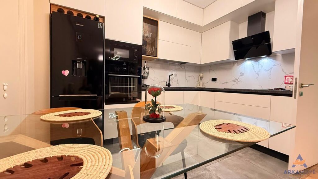 AFFITTASI APPARTAMENTO DI LUSSO 2+1+BALCONE "TE KIKA 3, KOMUNA E PARISIT" 1200 EURO