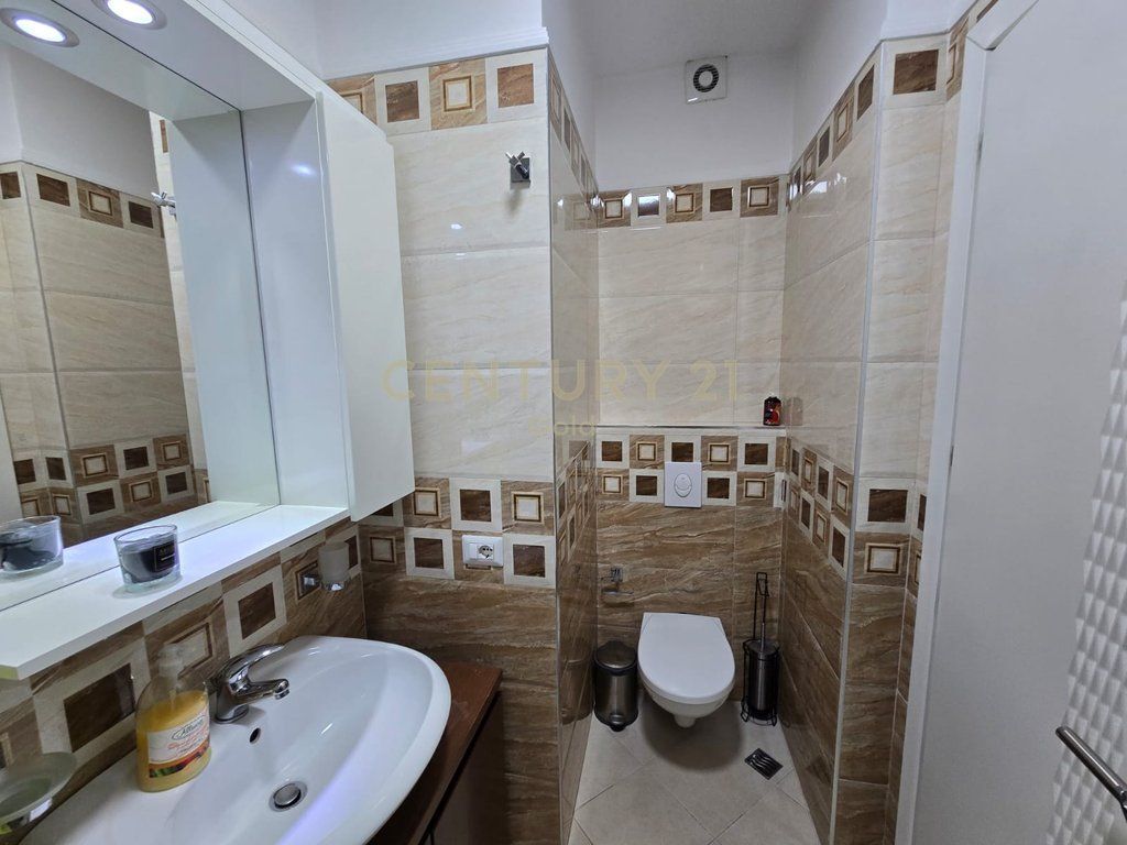 APARTAMENT 2+1 PER QERA PRANE HOTEL MONDIAL !
