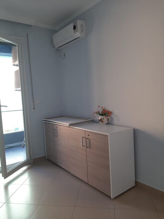 Ndarje Ambient Zyre - Top Location M.Shyre / E investuar &amp;Mobiluar.