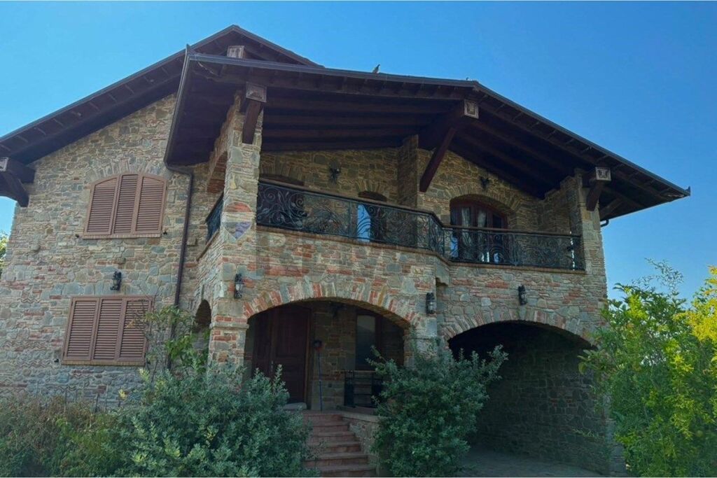 Luxury Stone Villa in Ndroq 950,000 €