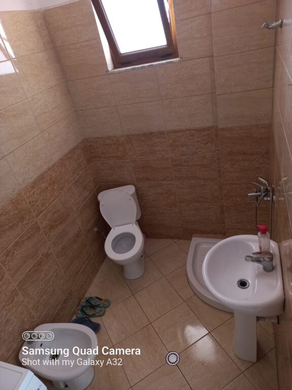 Apartament me Qera, Tirane
