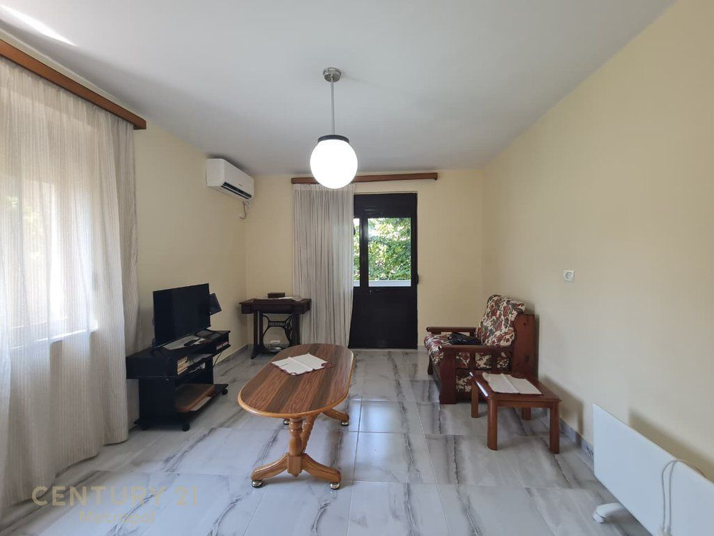 Shitet apartament 2+1 tek Rruga Mine Peza , kryqesim Rruga Milan Shuflaj , Rruga e Durresit , Zogu i Zi .