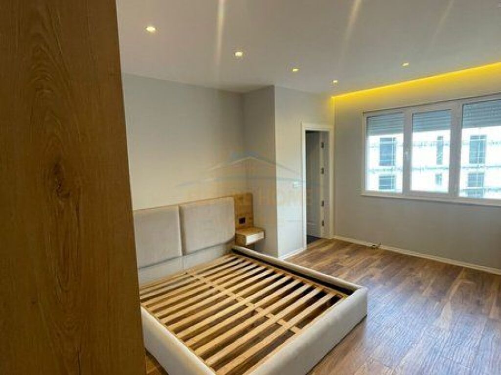 For rent, Apartment 2+1+2 Parking Spaces, Zoological Garden, Tirana.