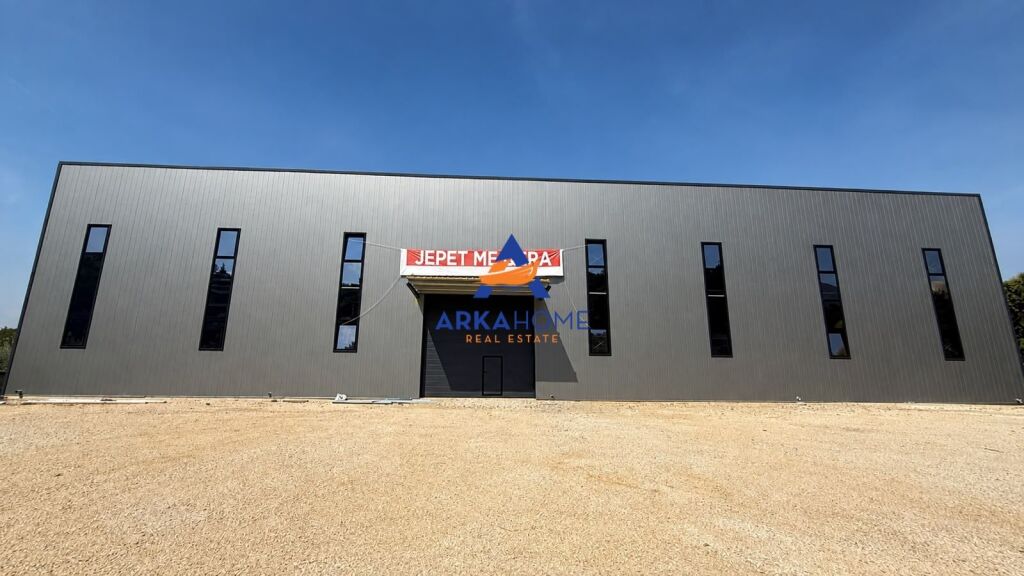 CAPANNONE INDUSTRIALE IN AFFITTO + AREA PARCHEGGIO 1.150 M2 "VIA MYSLYM KETA" 8000 EURO