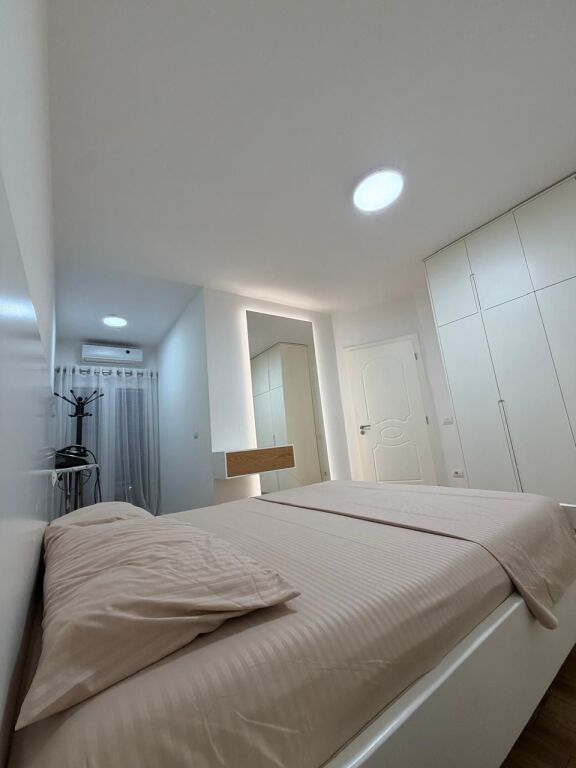 Astir tek 2 rrotondot, jepet me qera apartament 2+1.