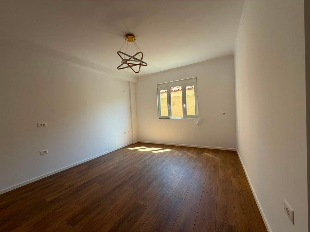 Shitet, Apartament 1+1, Rruga Dritan Hoxha, Tiranë. 108,000 €
