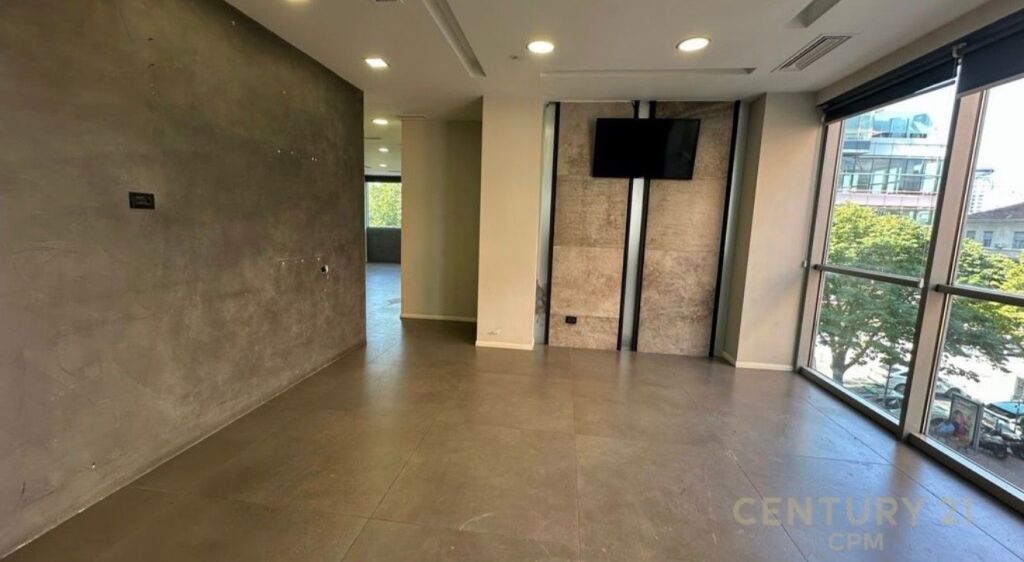 🏢 AMBIENTE PREMIUM IN AFFITTO – DI FRONTE A COIN