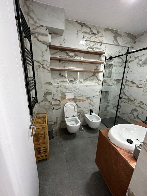 Qera, Apartament 2+1+Post Parkimi, Liqeni i Thate, Tiranë.