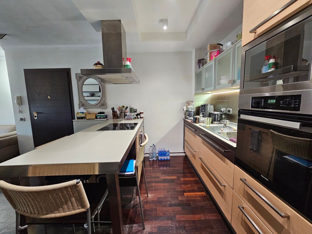 Vendesi appartamento 105 m2 nel Bllok