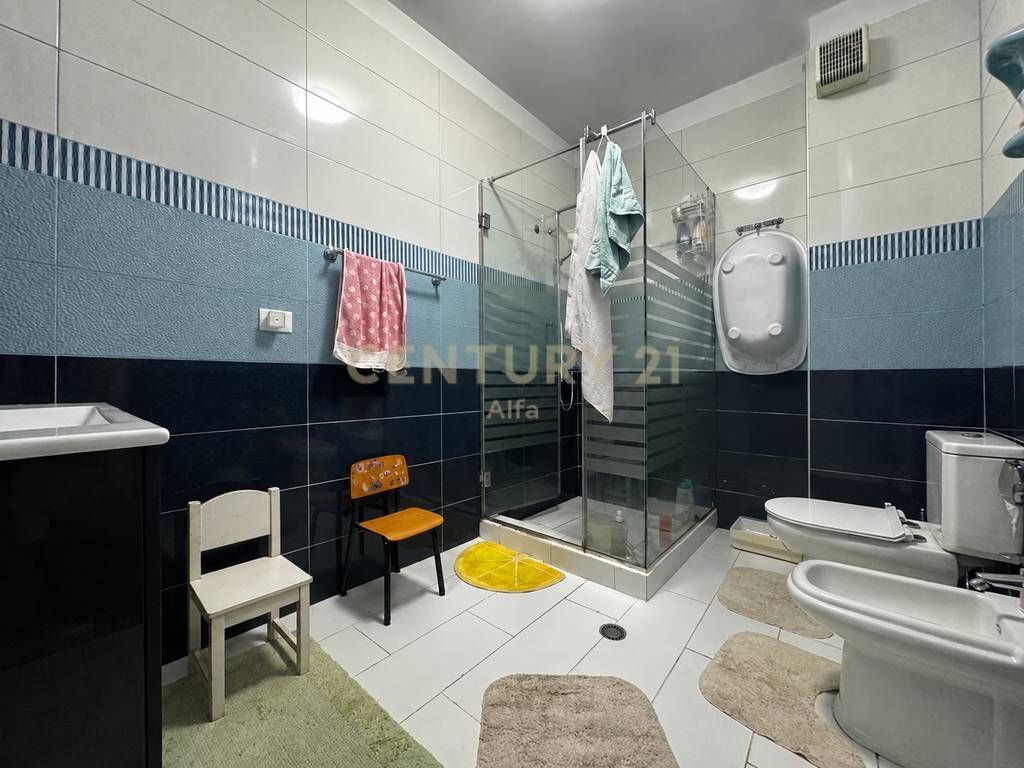 Shitet Apartament 4+1+2 në Fresk – Arredim Modern