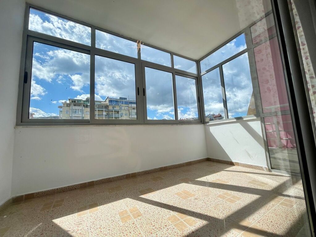 Affittasi appartamento 2+1 Centro "Kristal" (60.000 lek/mese), Comune di Parigi
