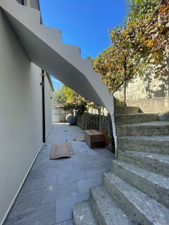 Villa su due piani in vendita a Durazzo, ex fabbrica di mattoni