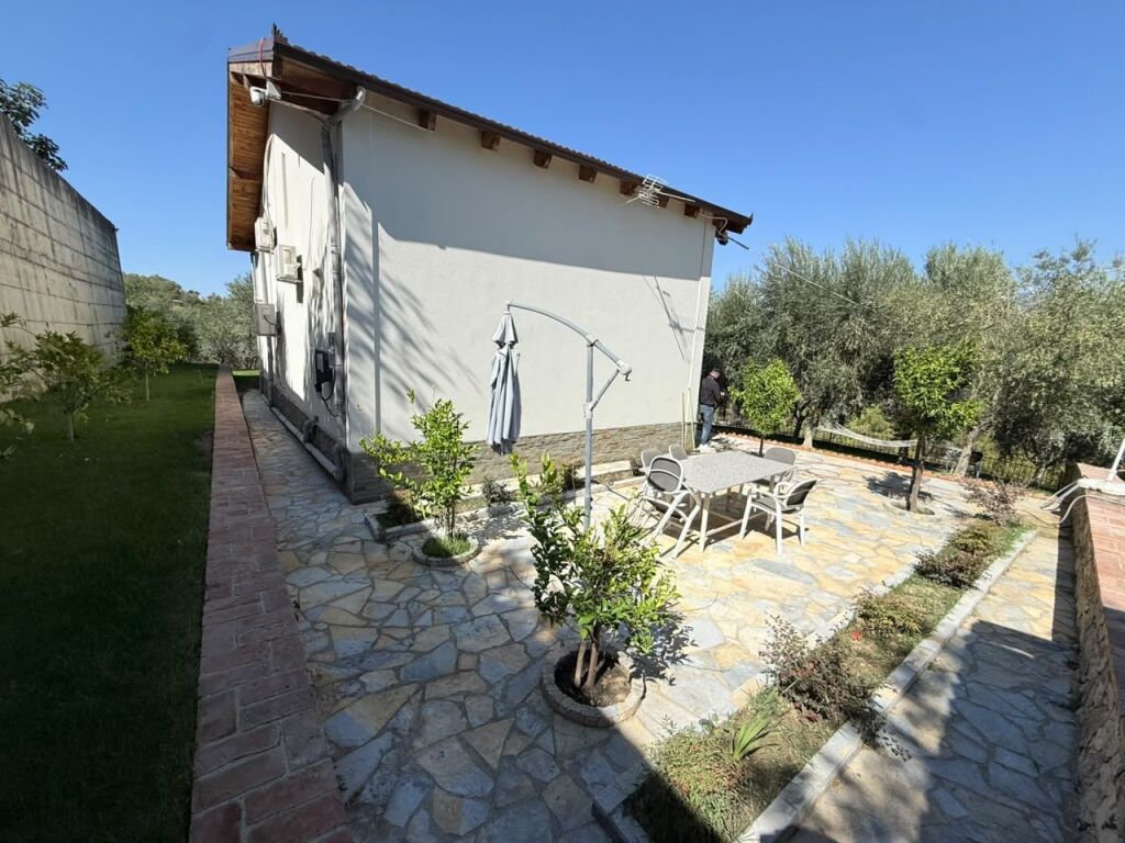 🏡 JEPET ME QIRA VILË – PETRELË