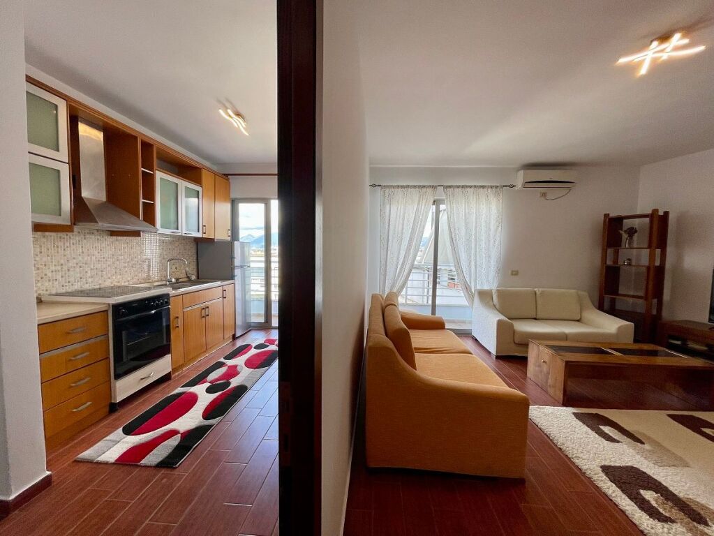 Affittasi appartamento 2+1 Centro "Kristal" (60.000 lek/mese), Comune di Parigi