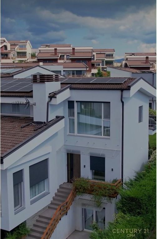 Vilë për Shitje në Long Hill Residence