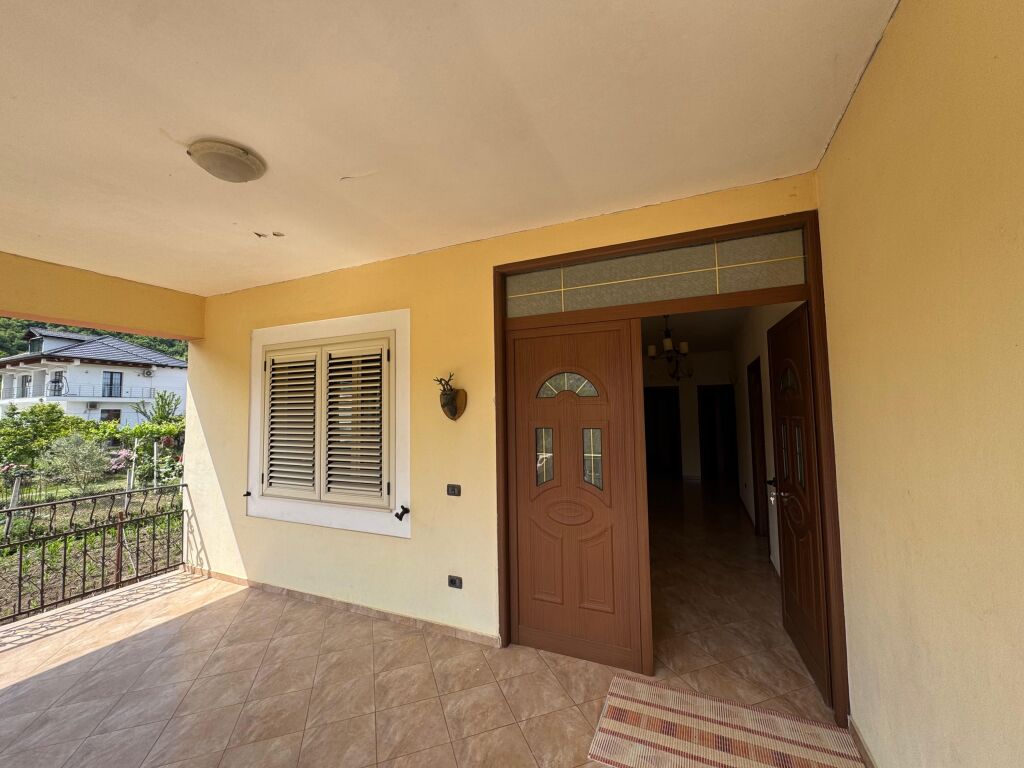 -Villa for sale, Peze Helmes
