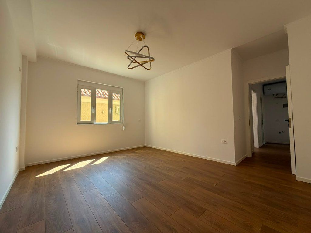 Shitet, Apartament 1+1, Rruga Dritan Hoxha, Tiranë. 108,000 €