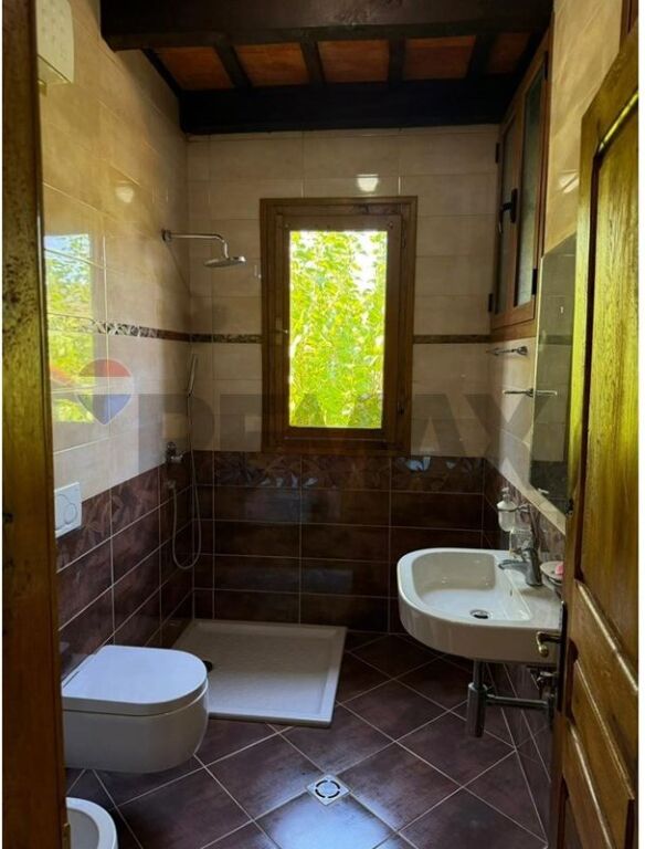Luxury Stone Villa in Ndroq 950,000 €