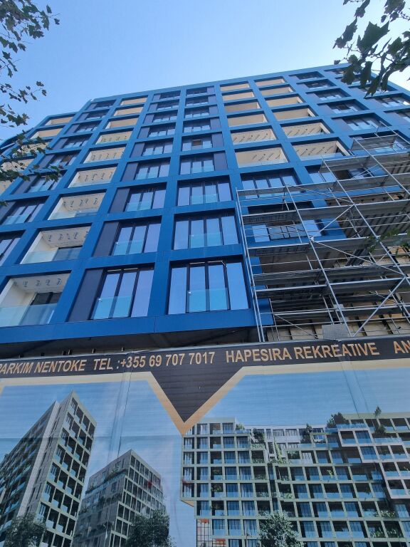 Shitet Apartament 1+1  ne Ali Dem prane Spitalit Continental   Kati 1 banim   Sip: neto 65 89 m² Sip: 75.18 m²  Perfundimi brenda 1 viti Çmimi 136.000 euro i pa diskutueshëm