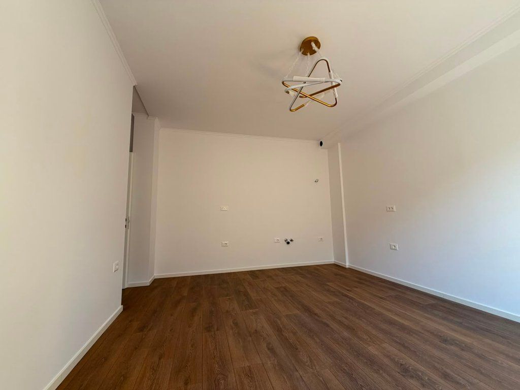 Shitet, Apartament 1+1, Rruga Dritan Hoxha, Tiranë. 108,000 €