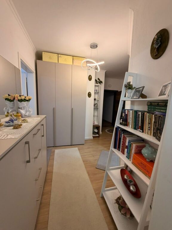 In vendita appartamento 2+1. Kinostudio 1460000 lek
