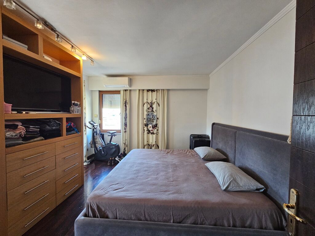Vendesi appartamento 105 m2 nel Bllok