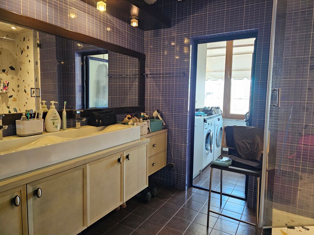 Vendesi appartamento 105 m2 nel Bllok