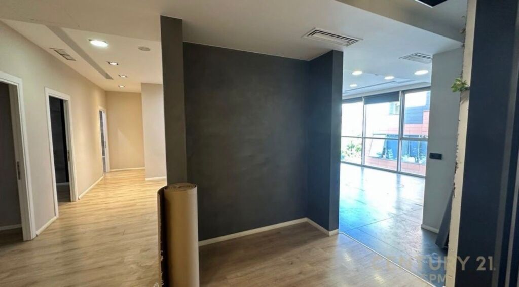 🏢 AMBIENTE PREMIUM IN AFFITTO – DI FRONTE A COIN