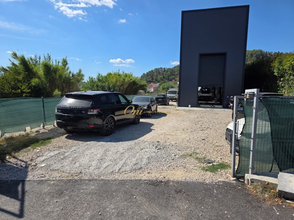 VAQARR ATTIVITÀ DI SERVIZIO AUTO IN VENDITA