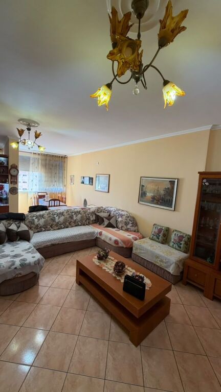 SHITET APARTAMENT 2+1+2 PRANE POLIKLINIKES, DURRES