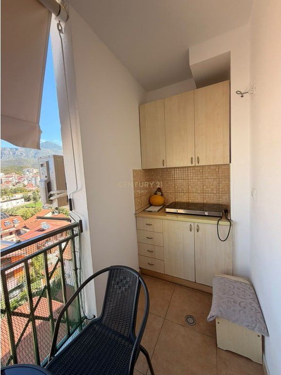 Apartment 1+1 converted to 2+1 for Sale. Kinostudio 14,600,000 Lekë