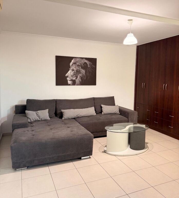 Jepet me qira apartament 1+1 te Rr. Fortuzi!