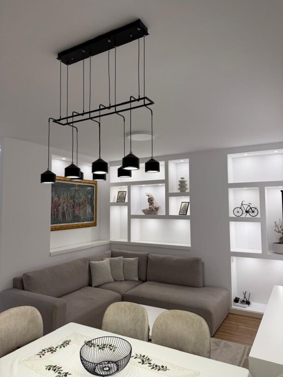 Astir tek 2 rrotondot, jepet me qera apartament 2+1.